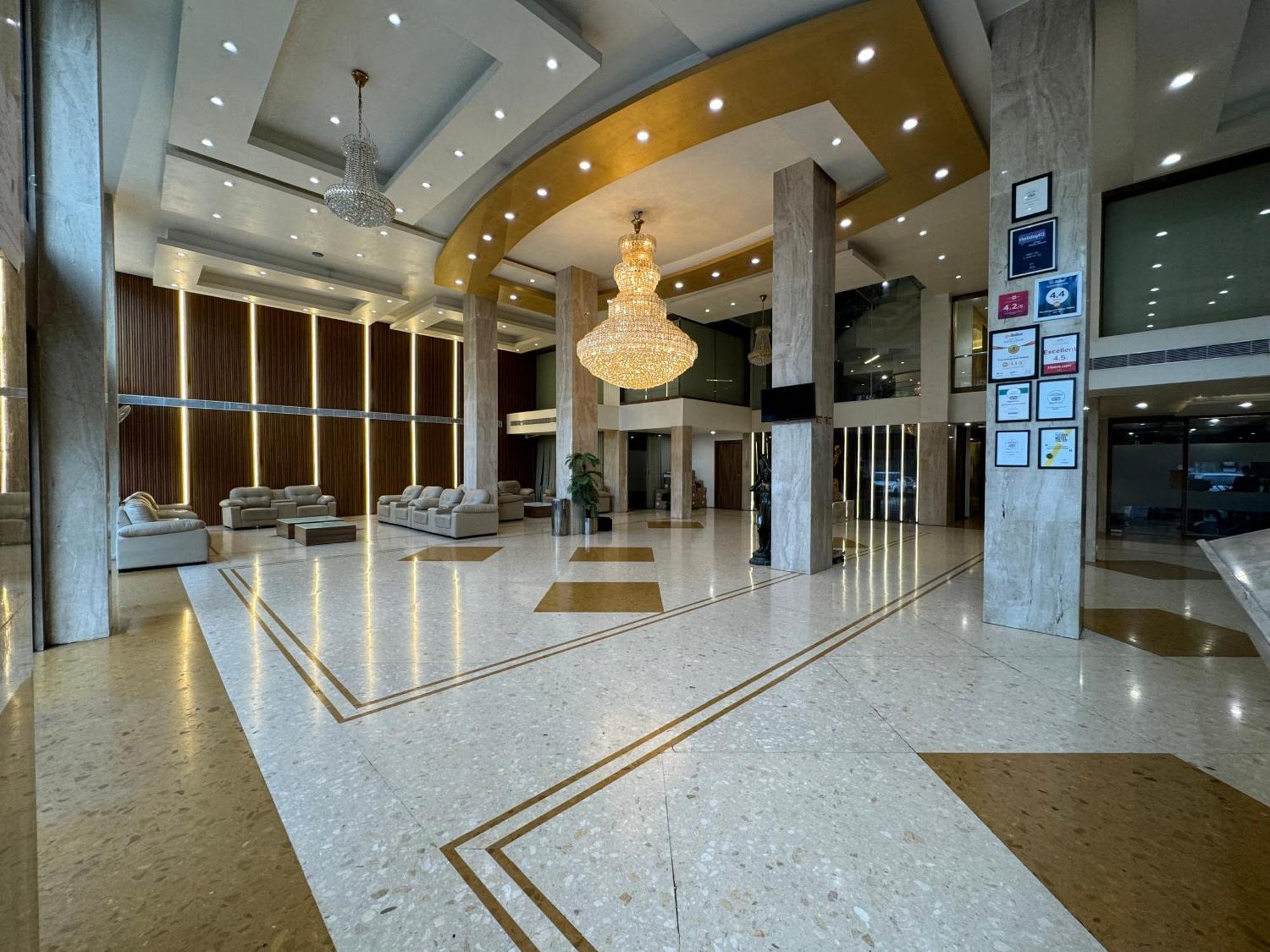 伊维尔格兰德帕丽斯酒店 拉杰果德 外观 照片