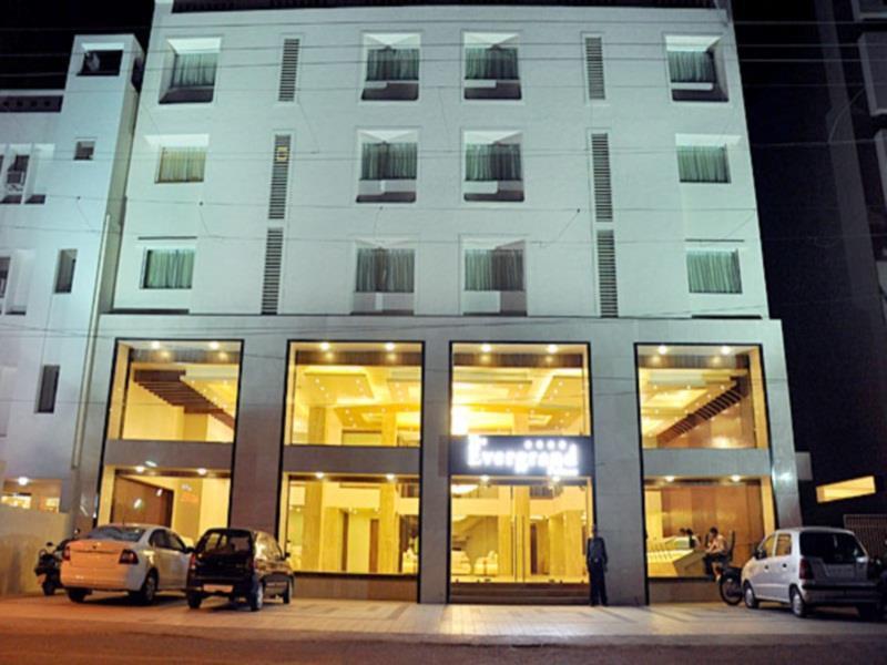伊维尔格兰德帕丽斯酒店 拉杰果德 外观 照片